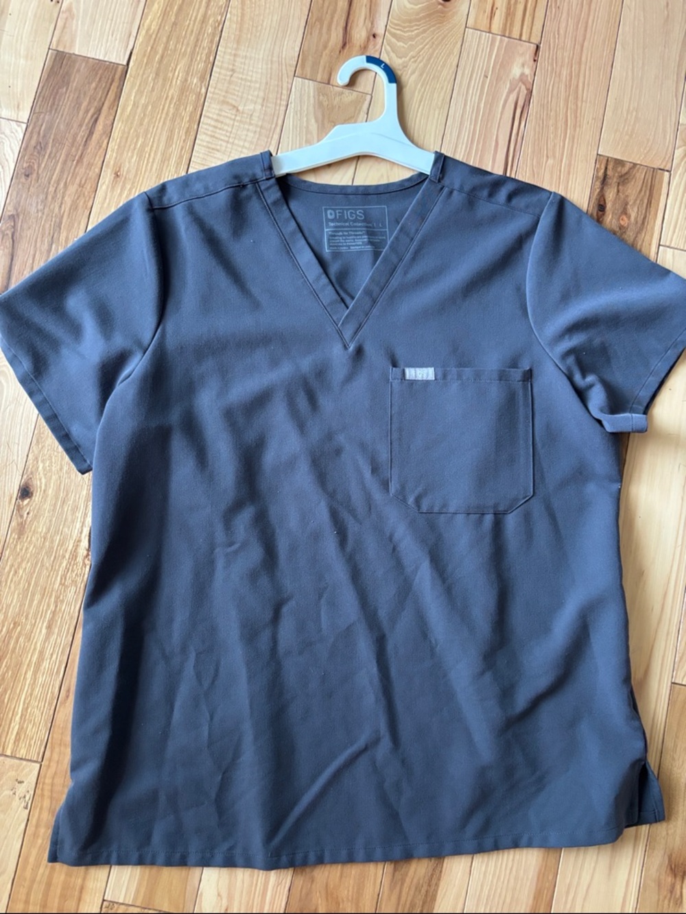 Figs charcoal 1 pocket scrub top